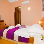 Pansion Zlatna Ribica Brodarica (Sibenik-Knin)