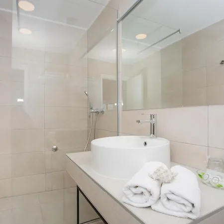 Konukevi Pansion Zlatna Ribica Brodarica (Sibenik-Knin)