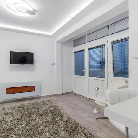 Pansion Zlatna Ribica Guest house 3*