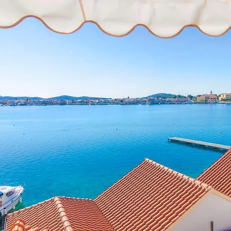 Pansion Zlatna Ribica בית הארחה 3*