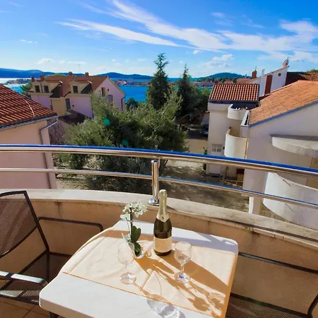 Guest house Pansion Zlatna Ribica 3*