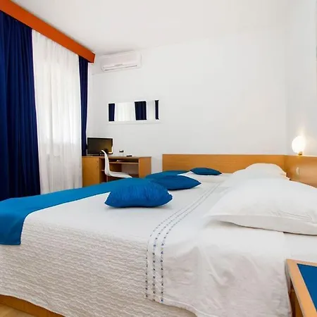 Pansion Zlatna Ribica 3*