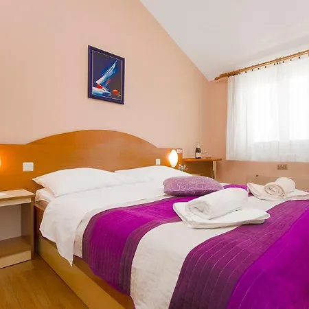 Pansion Zlatna Ribica Gæstehus Brodarica (Sibenik-Knin)