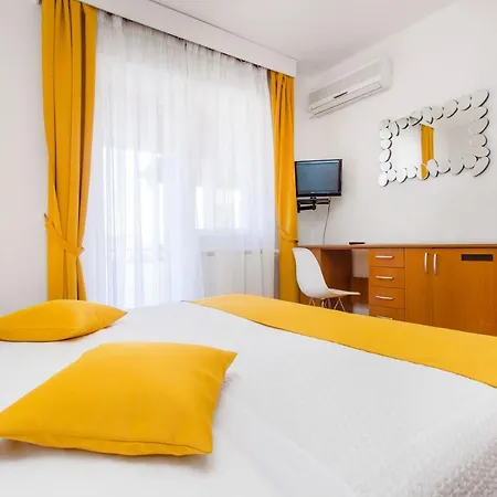 Pansion Zlatna Ribica 3*