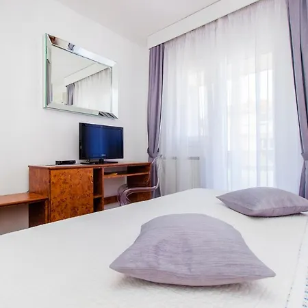 Pansion Zlatna Ribica 3*