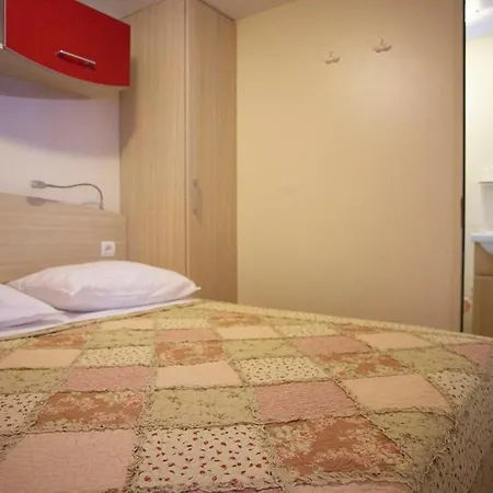 Pansion Zlatna Ribica 3* Brodarica (Sibenik-Knin)