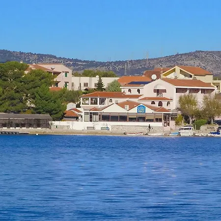 Pansion Zlatna Ribica 3*