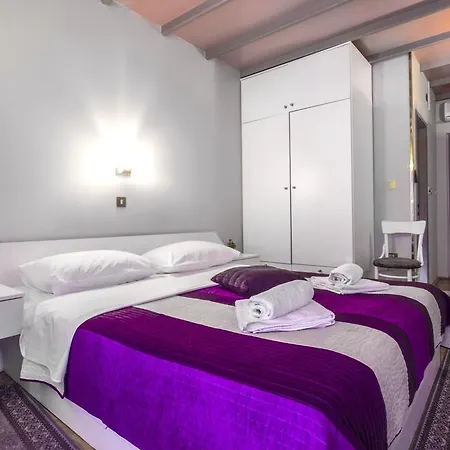 Konukevi Pansion Zlatna Ribica