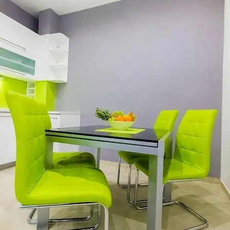 Pansion Zlatna Ribica בית הארחה 3*