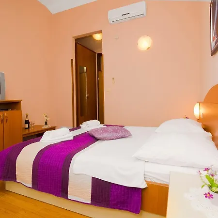 Pansion Zlatna Ribica Brodarica (Sibenik-Knin)
