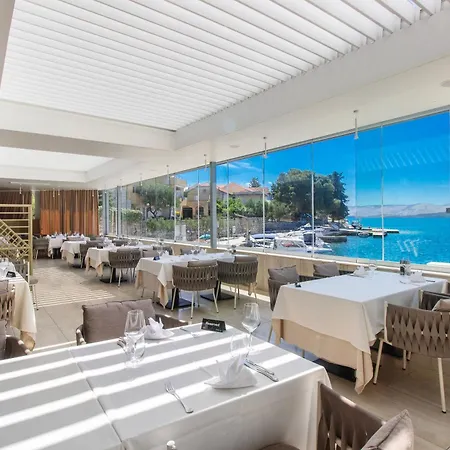 Pansion Zlatna Ribica בית הארחה