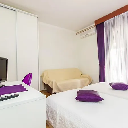 Pansion Zlatna Ribica 3* Бродарица