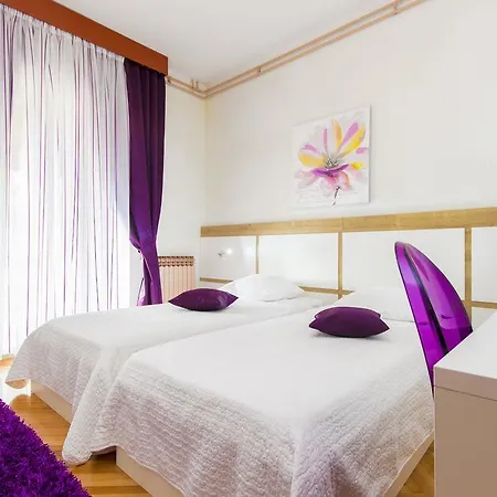 Pansion Zlatna Ribica 3*