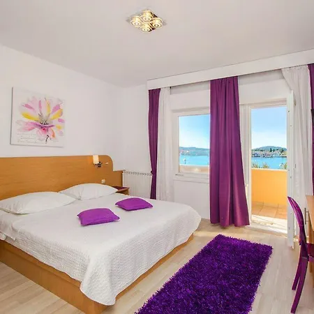 Pansion Zlatna Ribica 3*