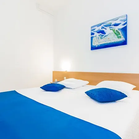 Pansion Zlatna Ribica 3*