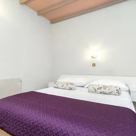 Pansion Zlatna Ribica 3* Brodarica (Sibenik-Knin)