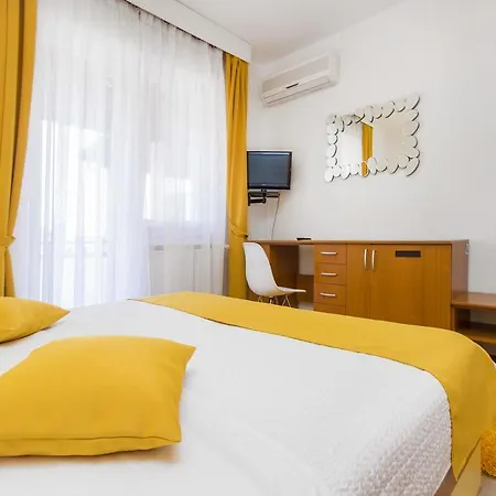 Guest house Pansion Zlatna Ribica Brodarica (Sibenik-Knin)