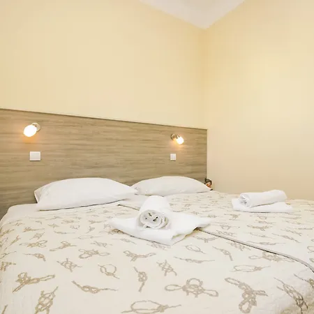 Pansion Zlatna Ribica Brodarica (Sibenik-Knin)