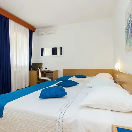 Pansion Zlatna Ribica 3*