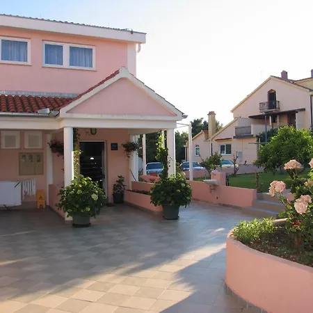 Pansion Zlatna Ribica 3* Brodarica (Sibenik-Knin)