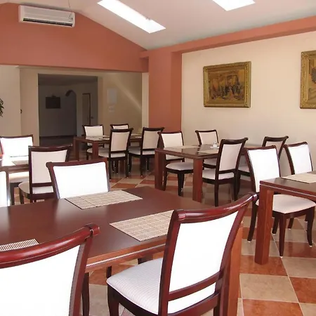 Pansion Zlatna Ribica Guest house 3*