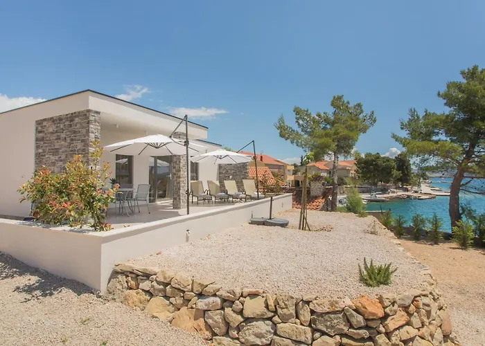 Pansion Zlatna Ribica 3*