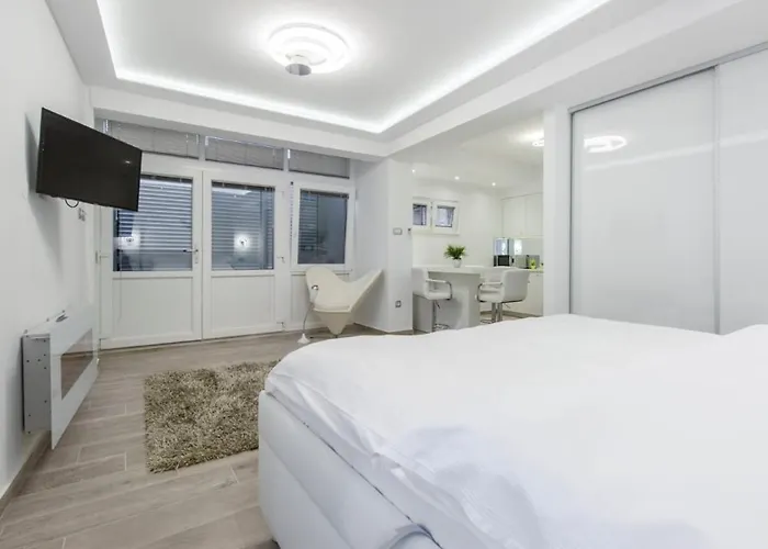 Pansion Zlatna Ribica 3* Brodarica (Sibenik-Knin)