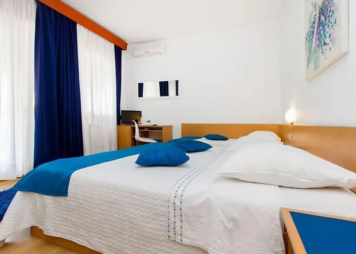 Pansion Zlatna Ribica 3*