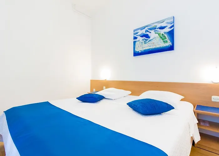 Pansion Zlatna Ribica 3*